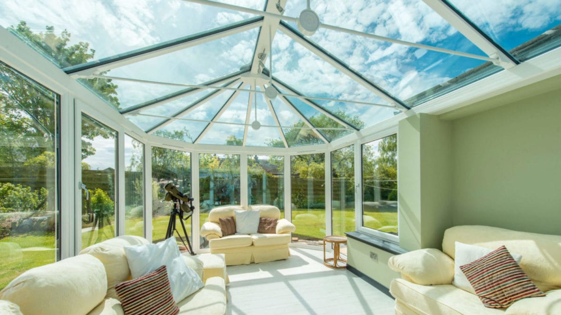 Explore The Elegance Of Glass Conservatory Roofs In Edinburgh