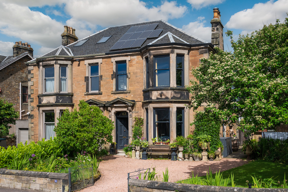 Why Choose SRJ Windows For Your Timber Windows In Livingston?